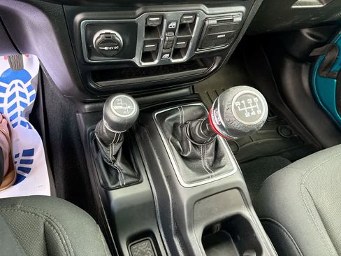 Used 2020 Jeep Wrangler Unlimited Sahara image 15