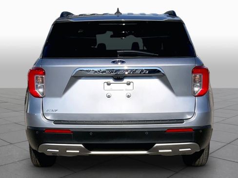 Used 2023 Ford Explorer XLT w/ Equipment Group 202A RWD image 5