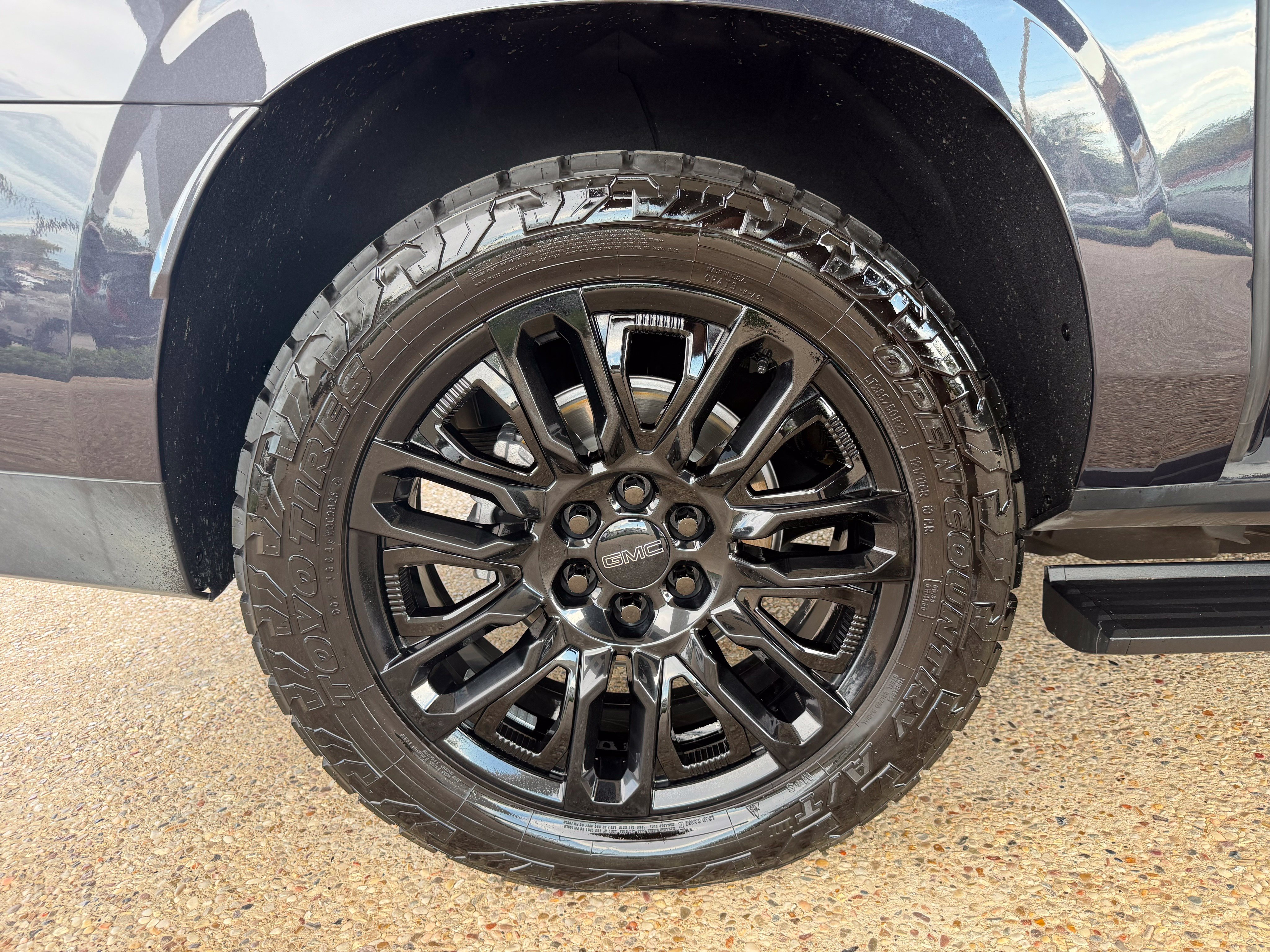 Used 2023 GMC Yukon XL Denali Ultimate AWD/4WD image 17