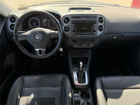 Used 2013 Volkswagen Tiguan S image 9