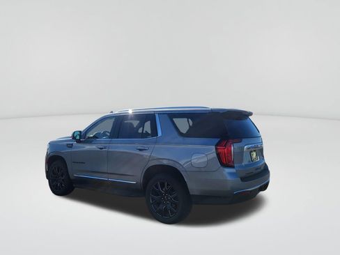 Used 2023 GMC Yukon SLT w/ SLT Luxury Package image 3