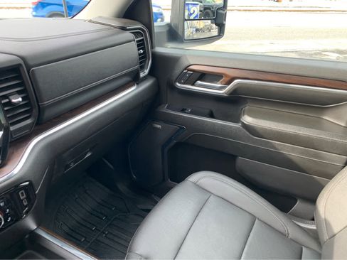 Used 2024 GMC Sierra 2500 SLT w/ SLT Premium Package image 19