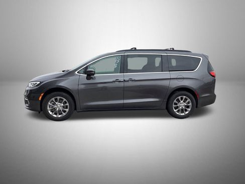 Used 2022 Chrysler Pacifica Touring-L image 2