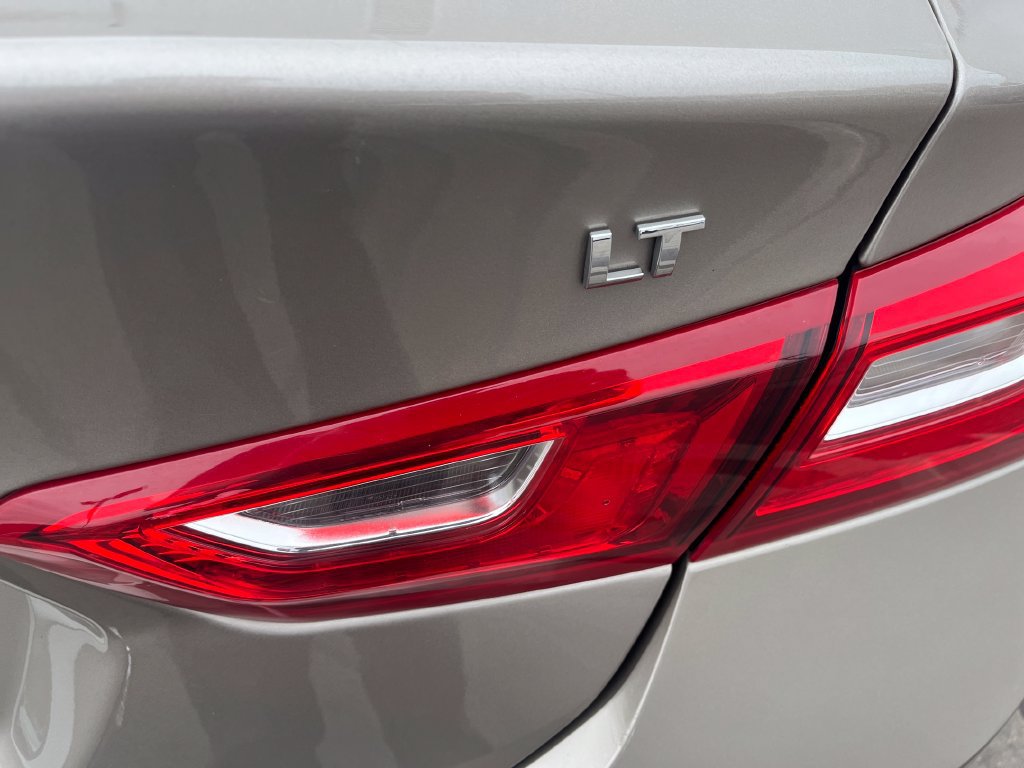 Used 2023 Chevrolet Malibu LT FWD image 33