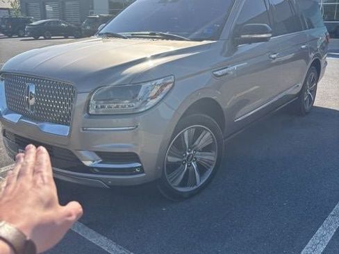 Used 2019 Lincoln Navigator L Reserve AWD/4WD image 3