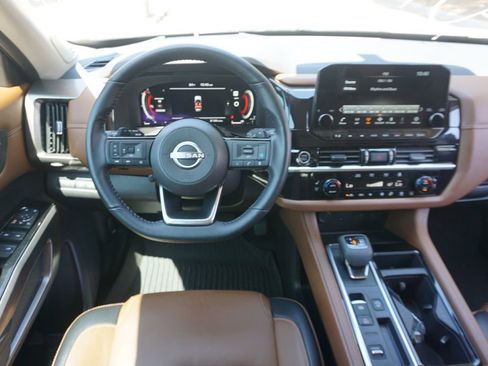 Used 2023 Nissan Pathfinder Platinum FWD image 6