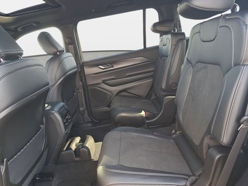 New 2025 Jeep Grand Cherokee L Altitude image 15