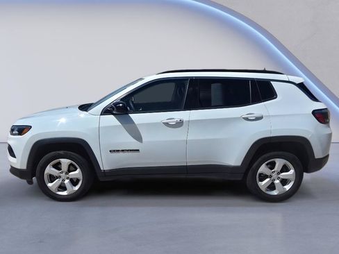 Used 2022 Jeep Compass Latitude AWD/4WD image 2