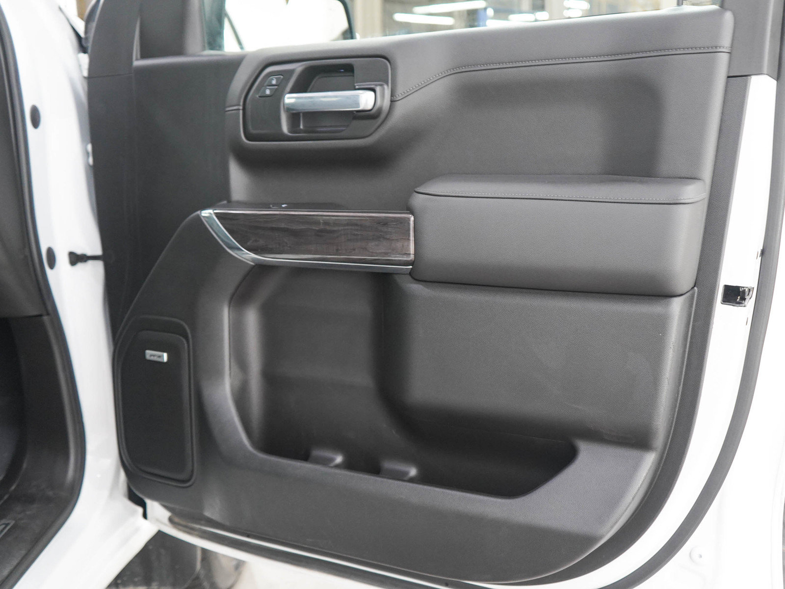 Used 2021 Chevrolet Silverado 1500 LTZ w/ Technology Package AWD/4WD image 9
