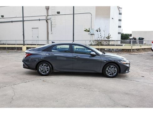 Used 2024 Hyundai Elantra SEL FWD image 2