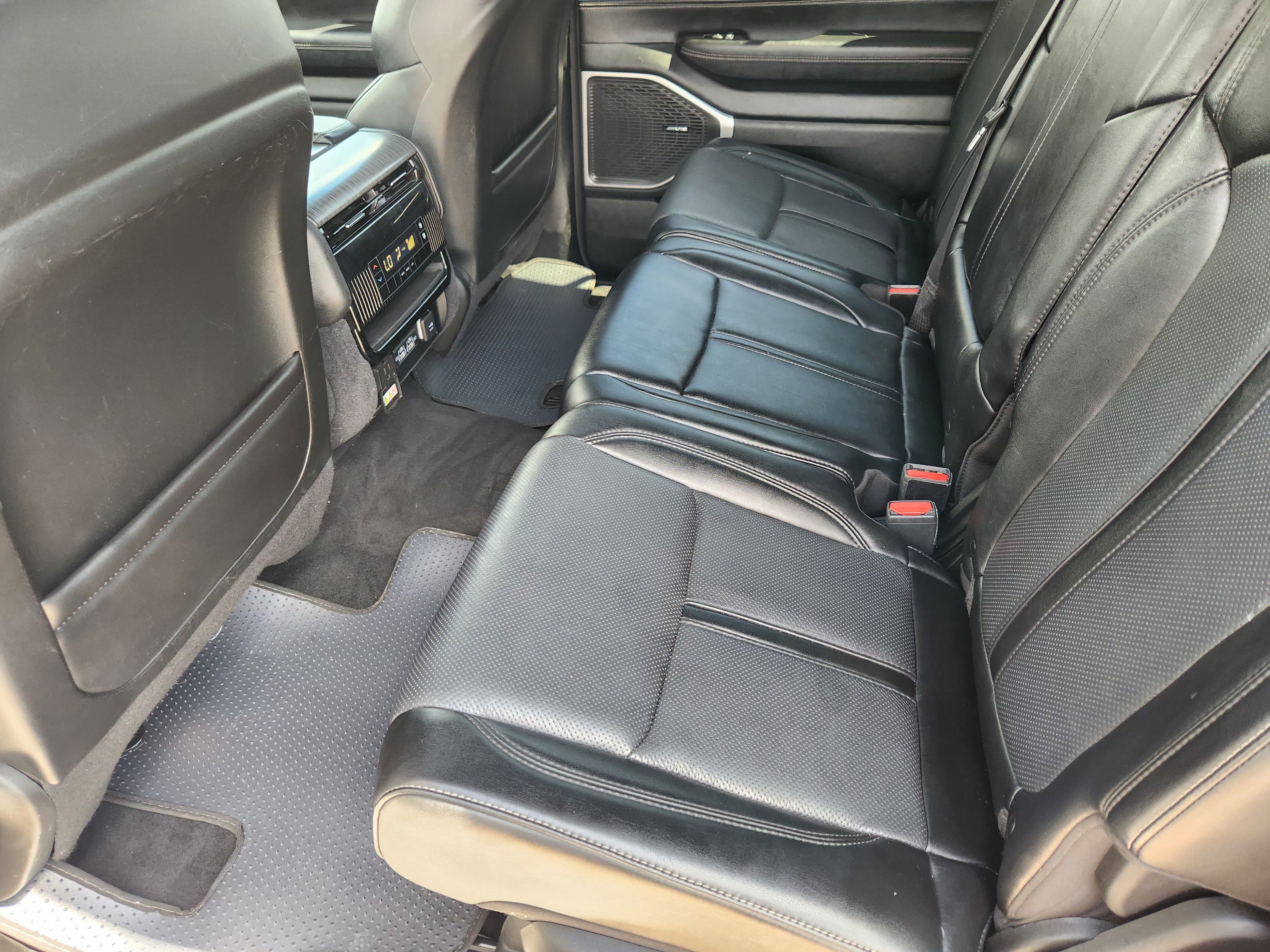 Used 2024 Jeep Wagoneer Series II w/ Flexible Seating Group RWD image 29