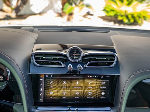 Used 2023 Bentley Bentayga Speed image 29