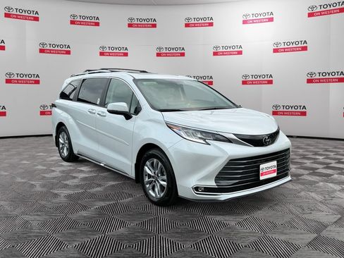 Used 2026 Toyota Sienna Limited AWD/4WD image 3