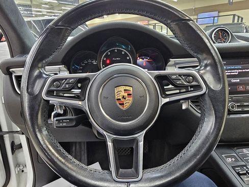 Used 2017 Porsche Macan Turbo AWD/4WD image 31