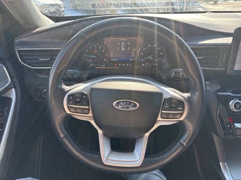 Used 2022 Ford Explorer Limited image 9