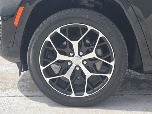 Used 2024 Jeep Grand Cherokee Summit image 15