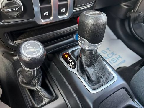 Used 2025 Jeep Wrangler Sport AWD/4WD image 25