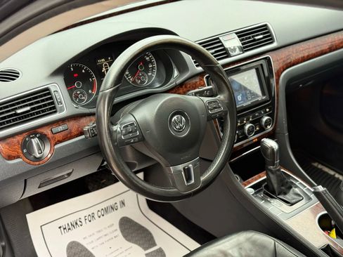 Used 2013 Volkswagen Passat TDI SEL Premium image 11