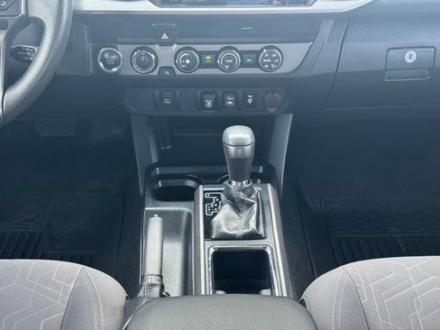 Used 2019 Toyota Tacoma TRD Sport AWD/4WD image 16