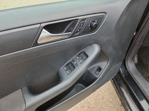Used 2011 Volkswagen Jetta S image 19