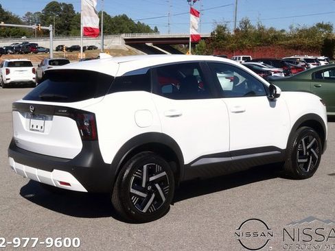 Used 2025 Nissan Kicks SV w/ Charging Package image 5