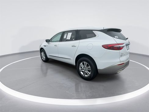 Used 2021 Buick Enclave Essence image 6