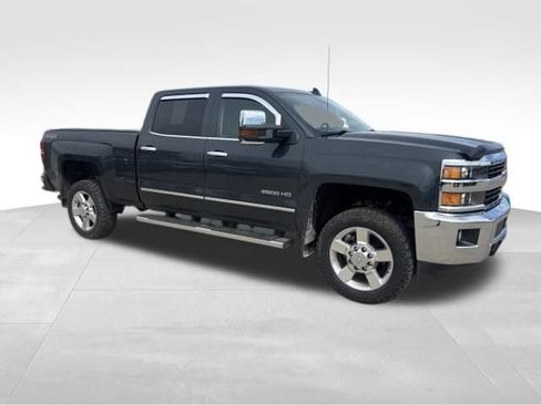 Used 2017 Chevrolet Silverado 2500 LTZ w/ Vortec Plus Package AWD/4WD image 7