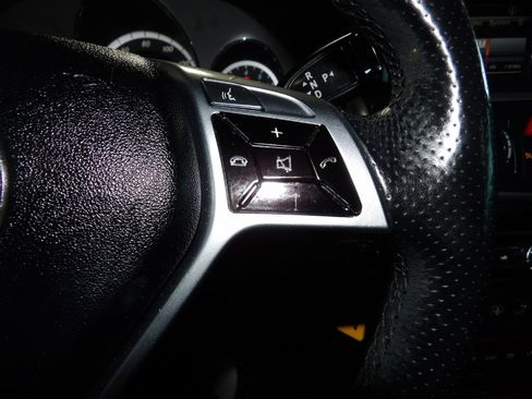 Used 2013 Mercedes-Benz E 350 Sedan image 15