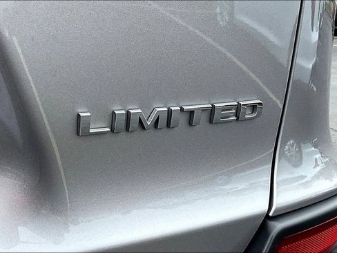 Used 2022 Jeep Cherokee Limited AWD/4WD image 24