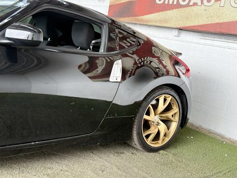 Used 2017 Nissan 370Z w/ Sport Package image 3