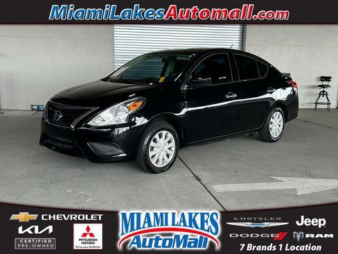 Used 2016 Nissan Versa SV image 1
