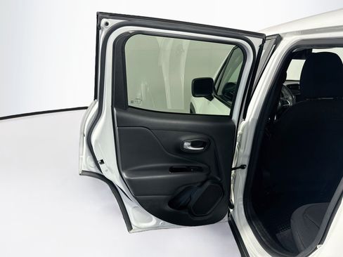 Used 2023 Jeep Renegade Latitude AWD/4WD image 28