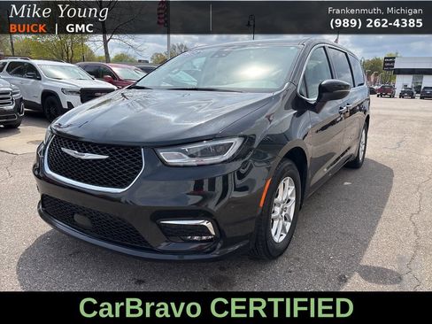 Used 2023 Chrysler Pacifica Touring-L FWD image 1
