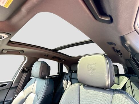 Certified 2026 Porsche Macan AWD/4WD image 14