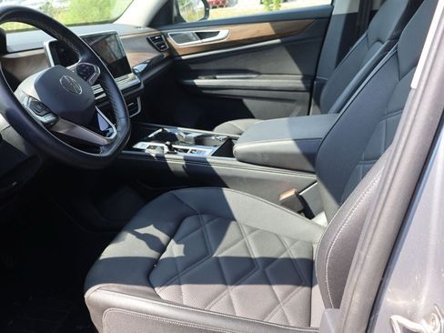 Used 2025 Volkswagen Atlas SE AWD/4WD image 5