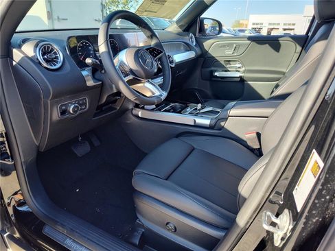 New 2025 Mercedes-Benz GLB 250 image 2