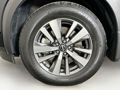 Used 2023 Nissan Pathfinder SL w/ Black Appearance Package AWD/4WD image 11