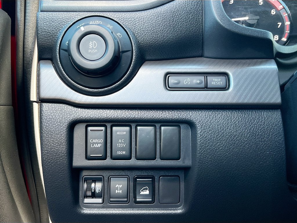 Used 2023 Nissan Titan PRO-4X w/ Pro-4x Convenience Package AWD/4WD image 10