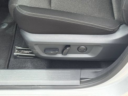 Used 2025 Nissan Rogue SV FWD image 22