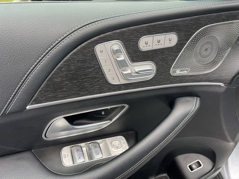 Used 2023 Mercedes-Benz GLS 450 4MATIC image 15