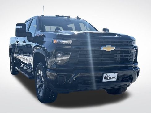 Used 2024 Chevrolet Silverado 2500 Custom w/ Custom Value Package image 9