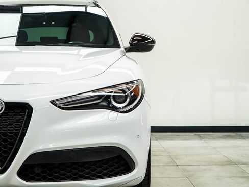 Used 2023 Alfa Romeo Stelvio Veloce image 4