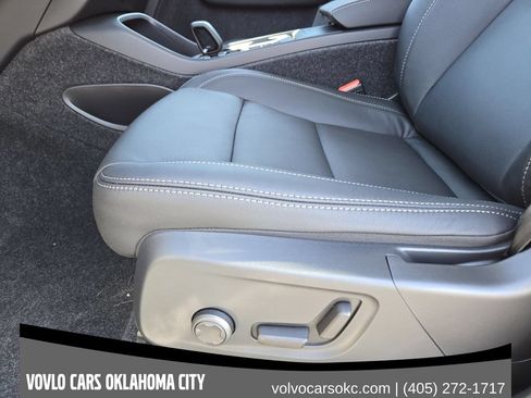 Used 2026 Volvo XC40 B4 Core w/ Protection Package Premier FWD image 24