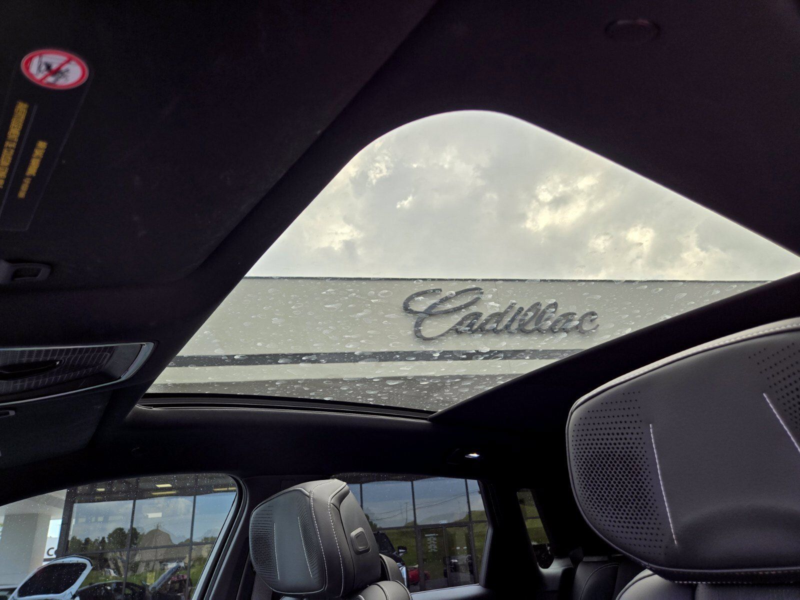 Used 2024 Cadillac Lyriq Luxury AWD/4WD image 12