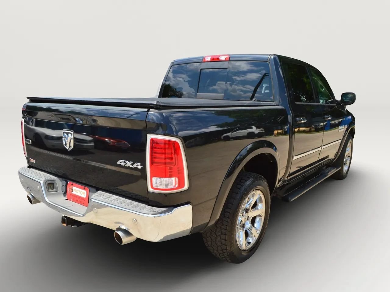 Used 2015 RAM 1500 Laramie w/ Convenience Group AWD/4WD image 9