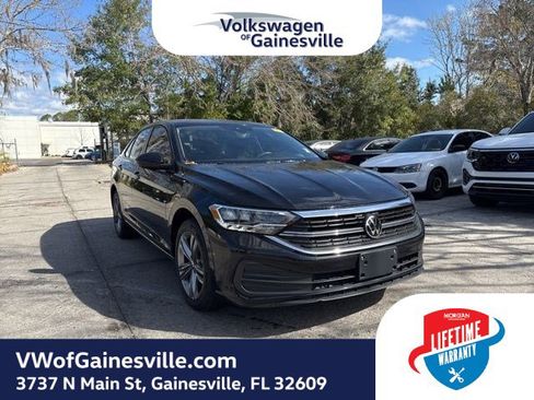 Certified 2024 Volkswagen Jetta SE image 1