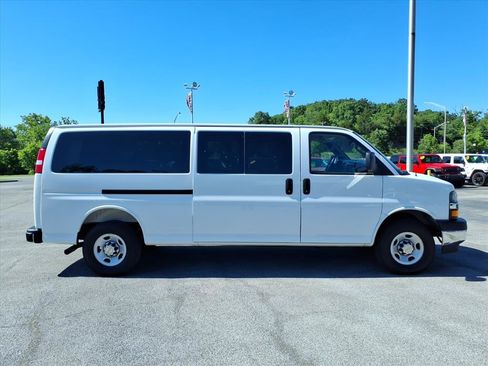 Used 2025 Chevrolet Express 3500 LT w/ LT Preferred Equipment Group RWD image 6