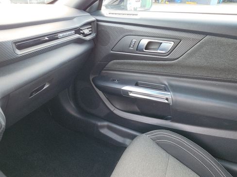 Used 2024 Ford Mustang GT RWD image 9