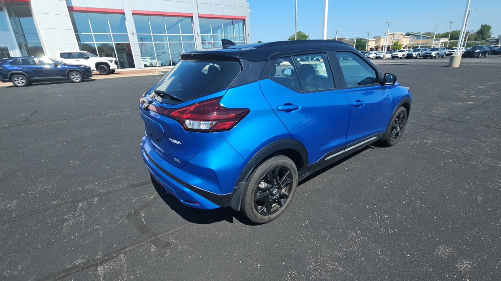 Used 2023 Nissan Kicks SR FWD image 3