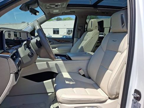 Used 2022 Cadillac Escalade Premium Luxury Platinum w/ Heavy-Duty Trailer Package AWD/4WD image 17